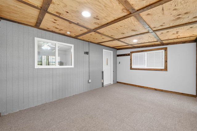 1380 Rock Creek Street W, Kellogg, IA 50135