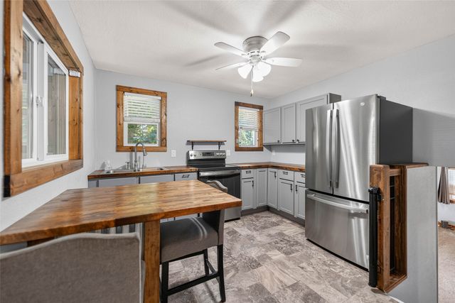 1380 Rock Creek Street W, Kellogg, IA 50135