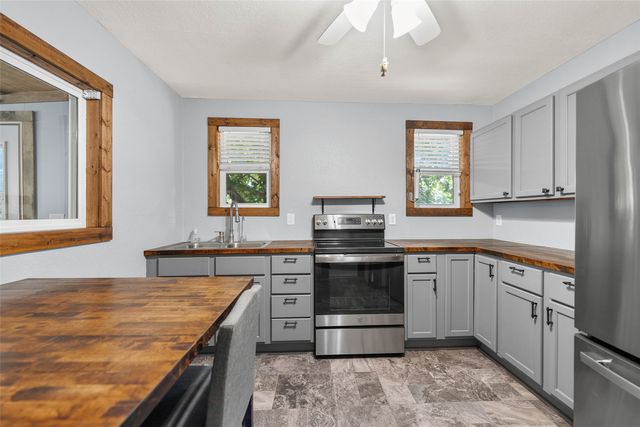 1380 Rock Creek Street W, Kellogg, IA 50135