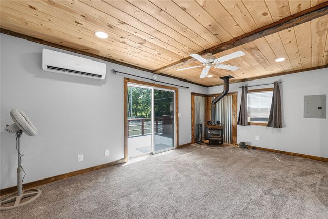 1380 Rock Creek Street W, Kellogg, IA 50135