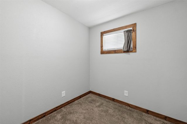 1380 Rock Creek Street W, Kellogg, IA 50135