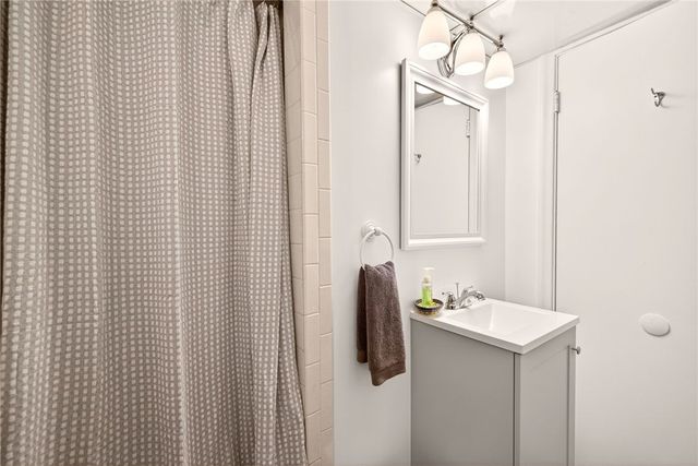 44 Golfside Parkway, Brighton, NY 14610