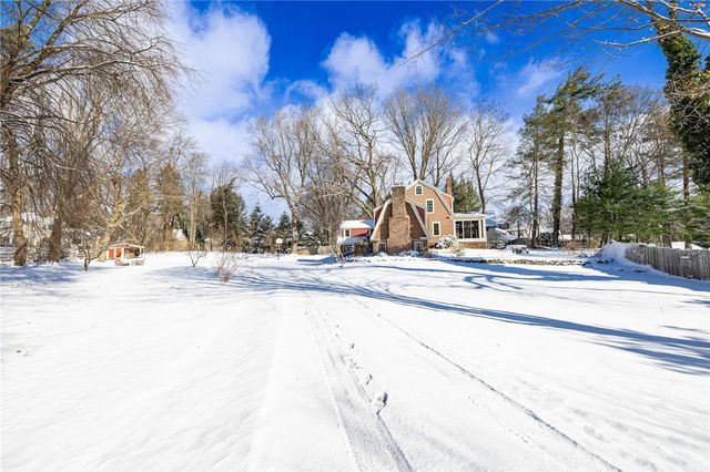 44 Golfside Parkway, Brighton, NY 14610