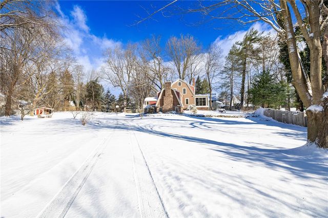 44 Golfside Parkway, Brighton, NY 14610