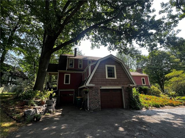 44 Golfside Parkway, Brighton, NY 14610