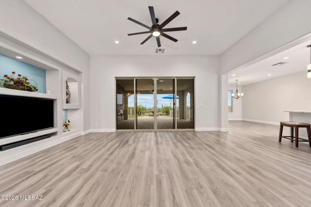 2333 E Copper Valley Way, Green Valley, AZ 85614