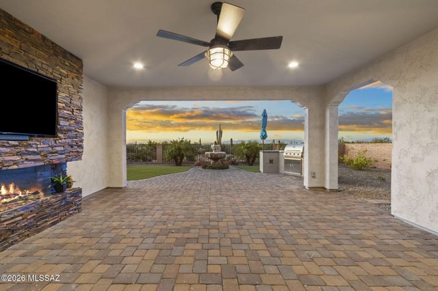 2333 E Copper Valley Way, Green Valley, AZ 85614