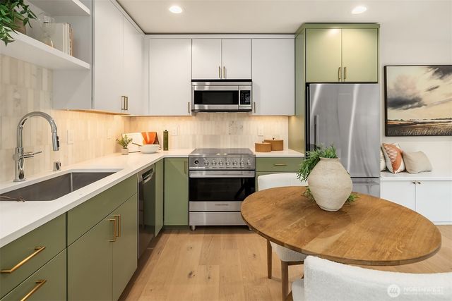 7062 Cleopatra Place NW, Seattle, WA 98117
