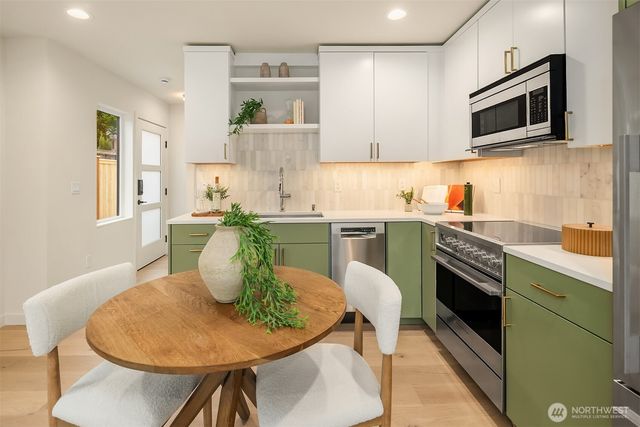 7062 Cleopatra Place NW, Seattle, WA 98117
