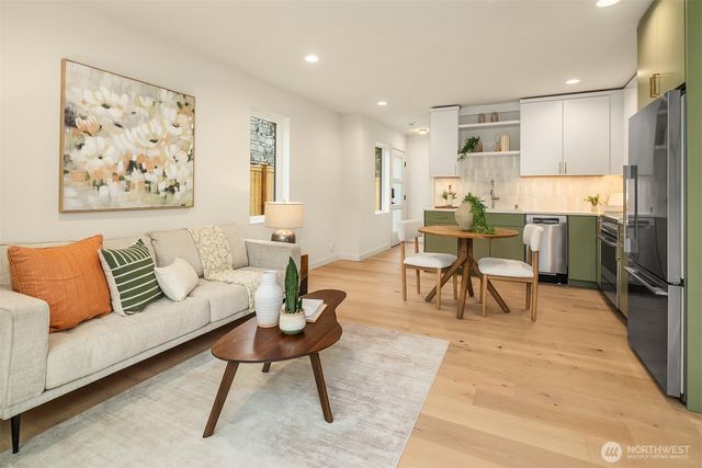 7062 Cleopatra Place NW, Seattle, WA 98117