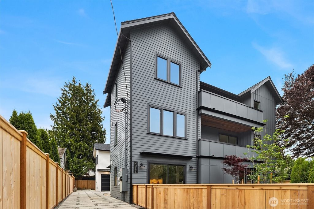 7062 Cleopatra Place NW, Seattle, WA 98117