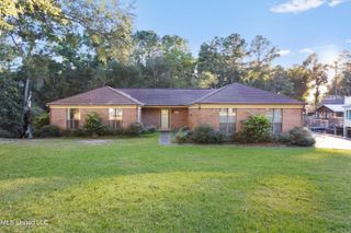 1917 Shady Point Circle, Gautier, MS 39553