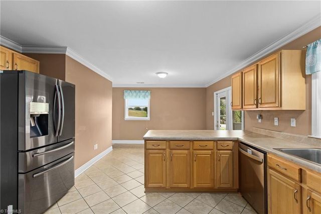 1504 Edgewood Drive, Yadkinville, NC 27055