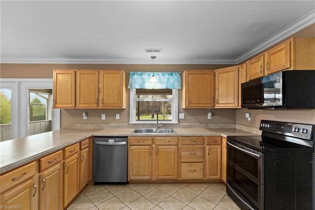 1504 Edgewood Drive, Yadkinville, NC 27055