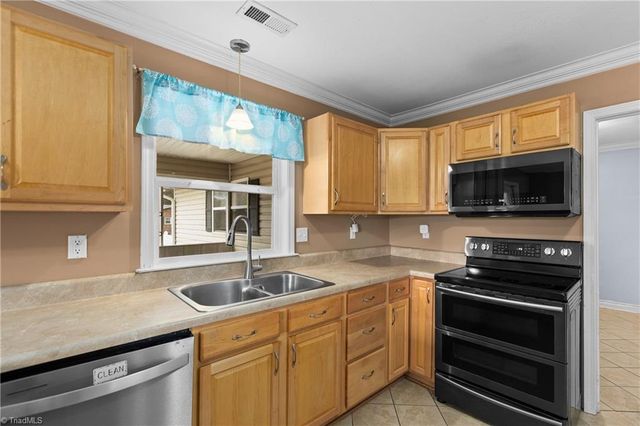 1504 Edgewood Drive, Yadkinville, NC 27055