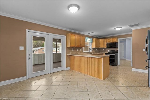 1504 Edgewood Drive, Yadkinville, NC 27055