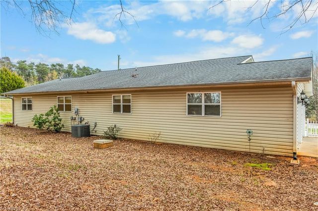1504 Edgewood Drive, Yadkinville, NC 27055