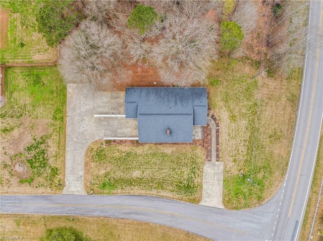 1504 Edgewood Drive, Yadkinville, NC 27055