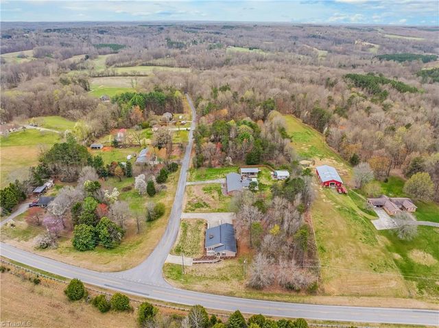 1504 Edgewood Drive, Yadkinville, NC 27055