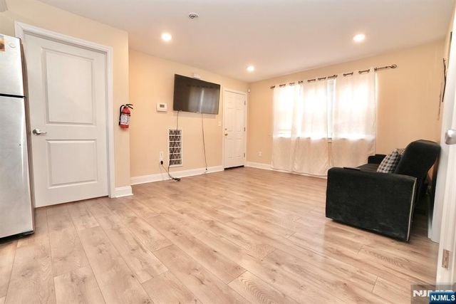 487 S 20th Street, Irvington, NJ 07111