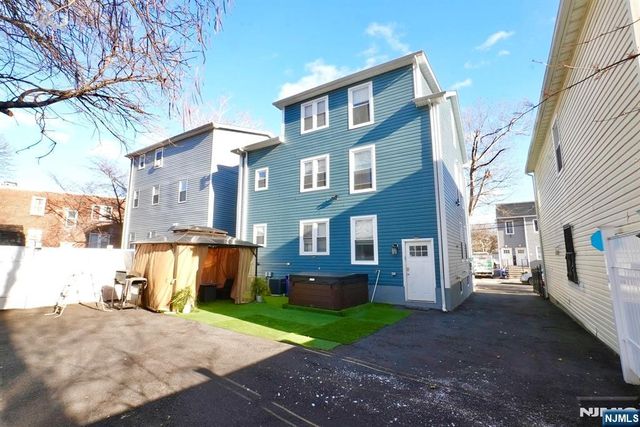 487 S 20th Street, Irvington, NJ 07111