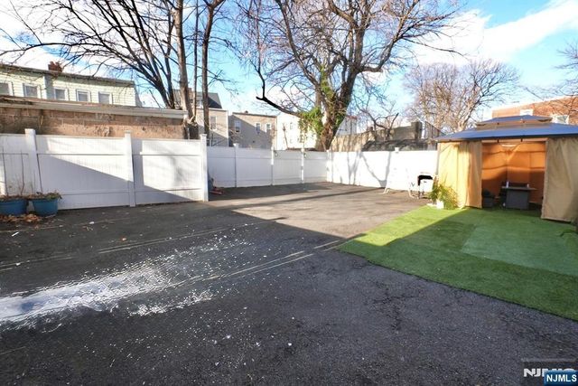 487 S 20th Street, Irvington, NJ 07111