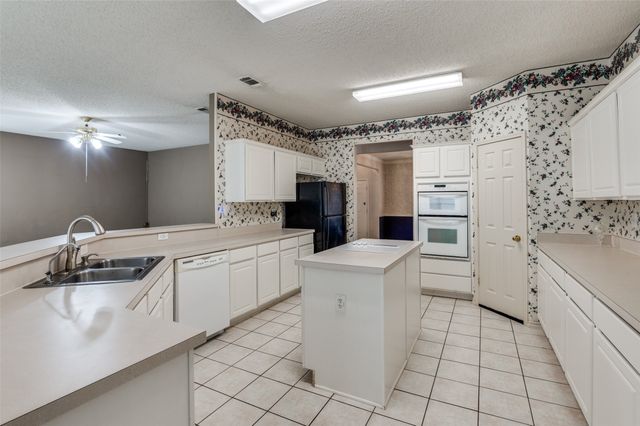 4562 Normandy Way, Grand Prairie, TX 75052