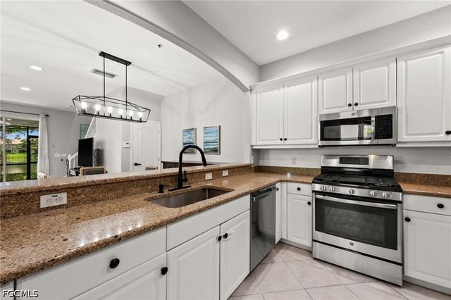 3231 Cottonwood BEND 301, Fort Myers, FL 33905