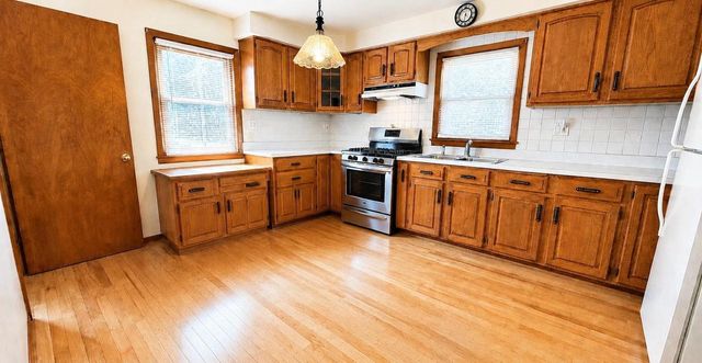 403 DAKOTA STREET, Oshkosh, WI 54902