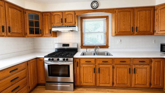 403 DAKOTA STREET, Oshkosh, WI 54902