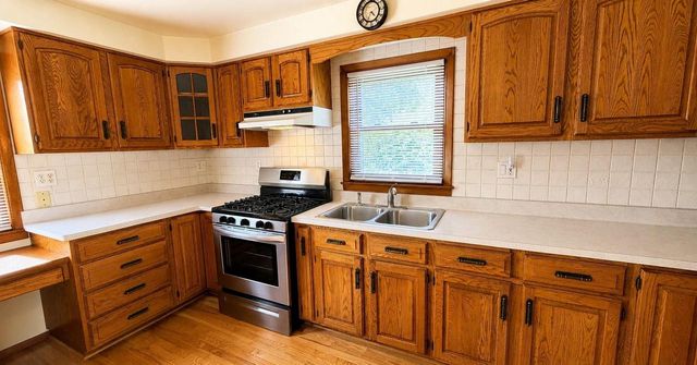 403 DAKOTA STREET, Oshkosh, WI 54902