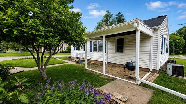 403 DAKOTA STREET, Oshkosh, WI 54902