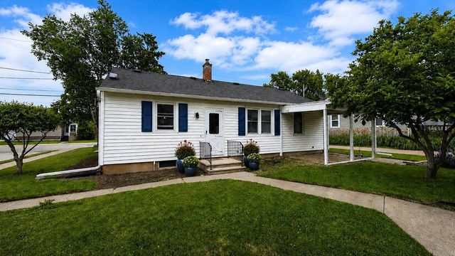 403 DAKOTA STREET, Oshkosh, WI 54902