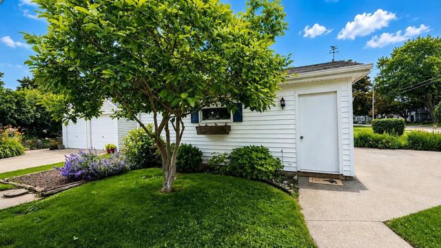 403 DAKOTA STREET, Oshkosh, WI 54902
