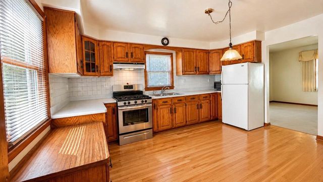 403 DAKOTA STREET, Oshkosh, WI 54902