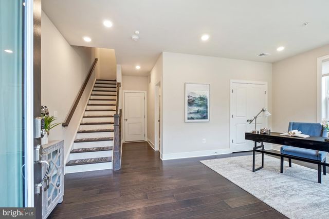 114 DICKENSON DR, Gaithersburg, MD 20878