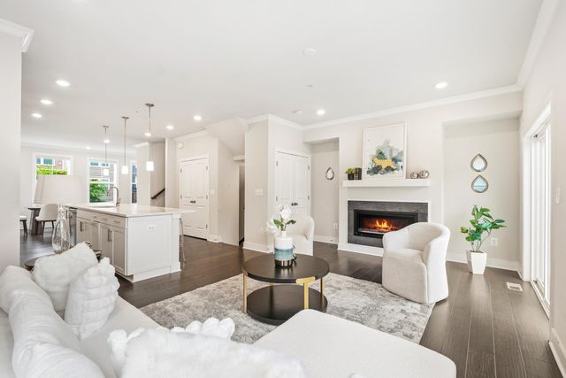 114 DICKENSON DR, Gaithersburg, MD 20878