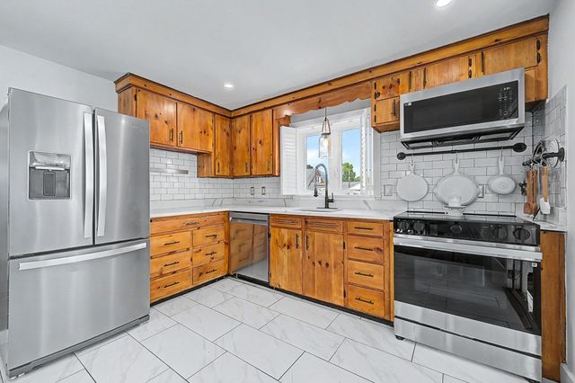 26 Westside Ave, North Attleboro, MA 02760