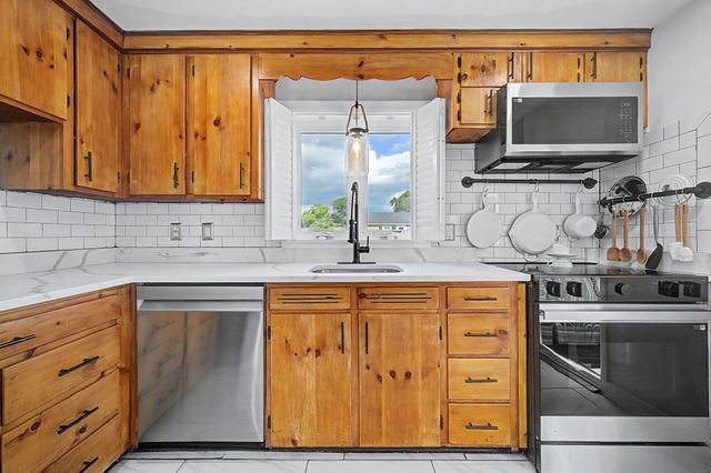 26 Westside Ave, North Attleboro, MA 02760