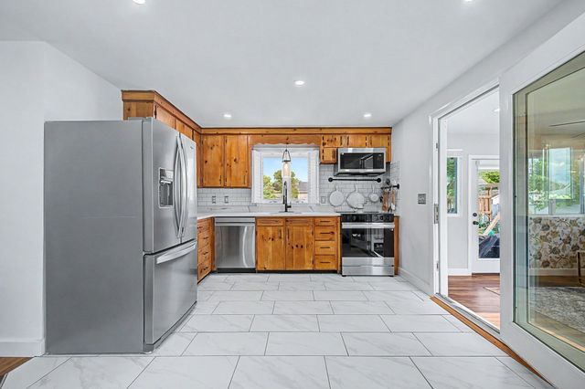 26 Westside Ave, North Attleboro, MA 02760
