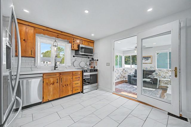 26 Westside Ave, North Attleboro, MA 02760