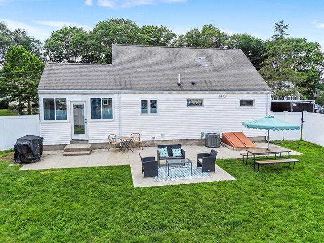 26 Westside Ave, North Attleboro, MA 02760