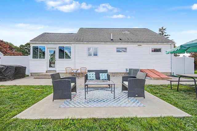 26 Westside Ave, North Attleboro, MA 02760
