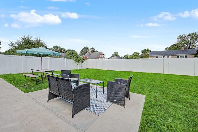 26 Westside Ave, North Attleboro, MA 02760