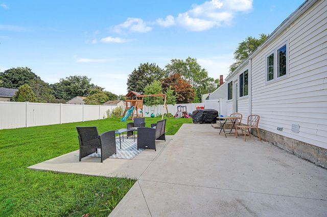 26 Westside Ave, North Attleboro, MA 02760