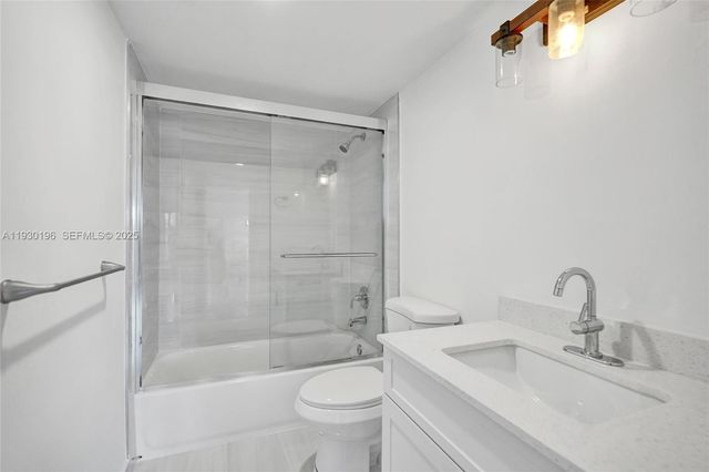 4164 Inverrary Dr 305, Lauderhill, FL 33319