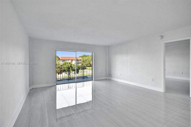 4164 Inverrary Dr 305, Lauderhill, FL 33319