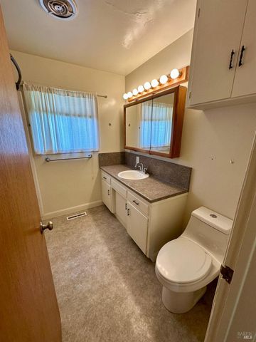 699 Mund Rd, St. Helena, CA 94574