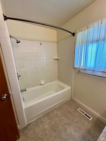 699 Mund Rd, St. Helena, CA 94574