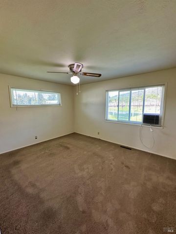 699 Mund Rd, St. Helena, CA 94574